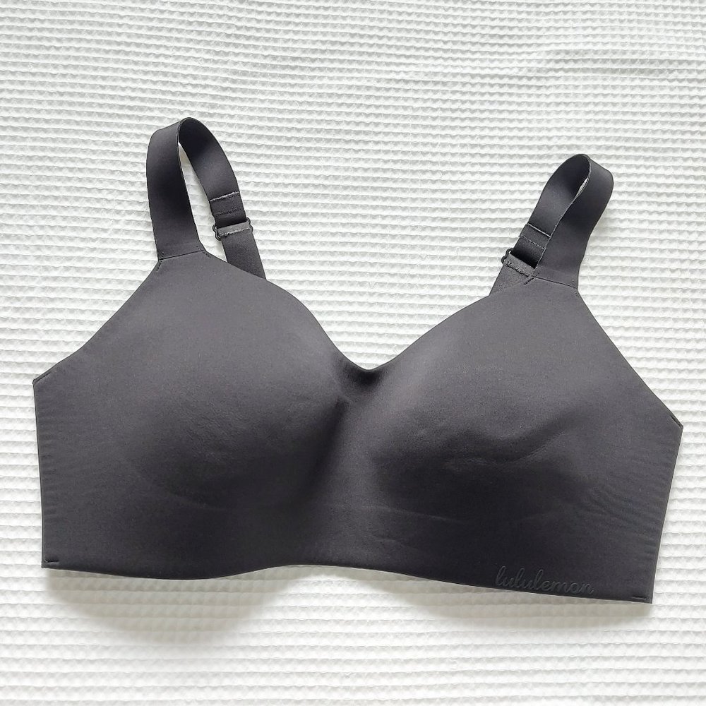 Lululemon Bra 34D Adjustable Straps Breathable Comfort Hook and Eye Closure
